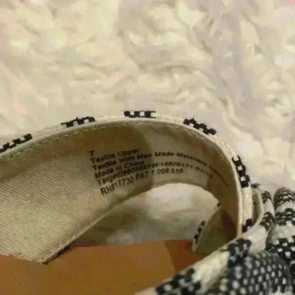 Beachy Sandals Size 7 - Picture 4 of 4